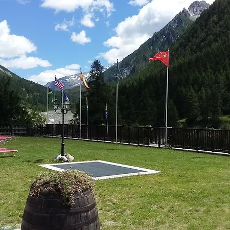 מלון Cima Del Bosco 3*